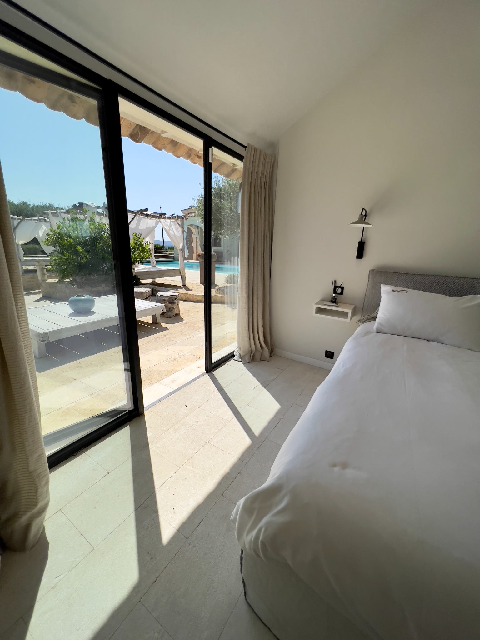 Bedroom opening onto the pool